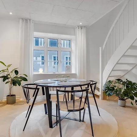 Unique On The Pedestrian Street - The City's Location Apartment *